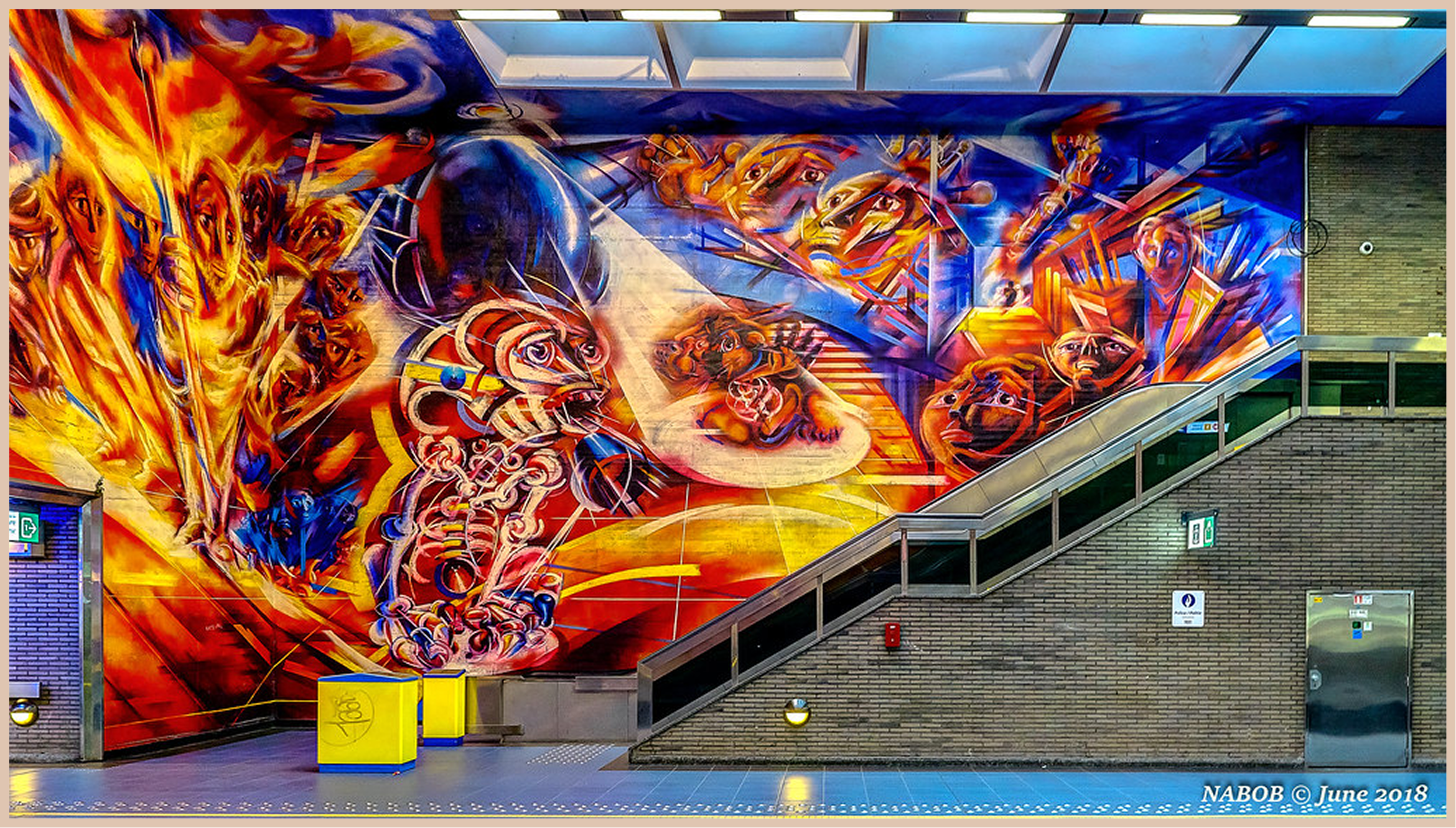 Mur peint coloré, espace public, dans l’esprit Art Public